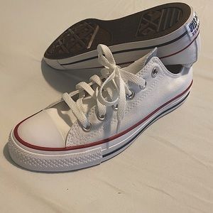 White All Star Ox Size 6.5 men/8.5 women